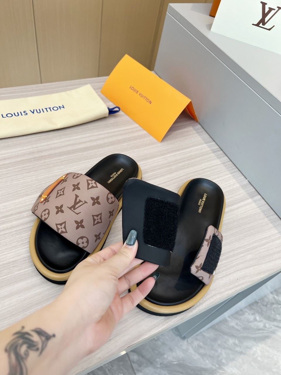 Louis Vuitton Slippers